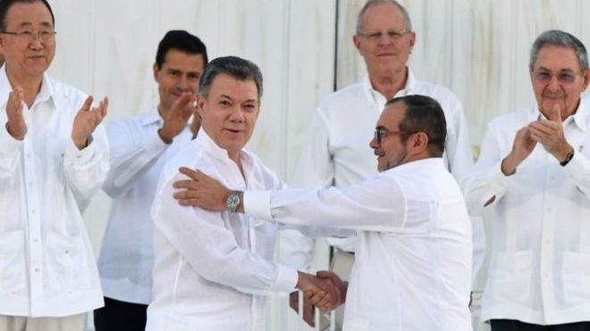 Президент Колумбии и повстанцы подписали мирный договор