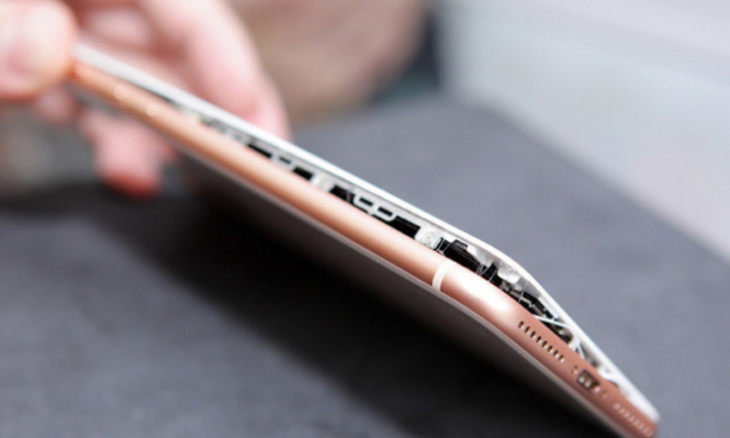 Пользователи iPhone 8 Plus жалуются, что смартфон раскалывается пополам