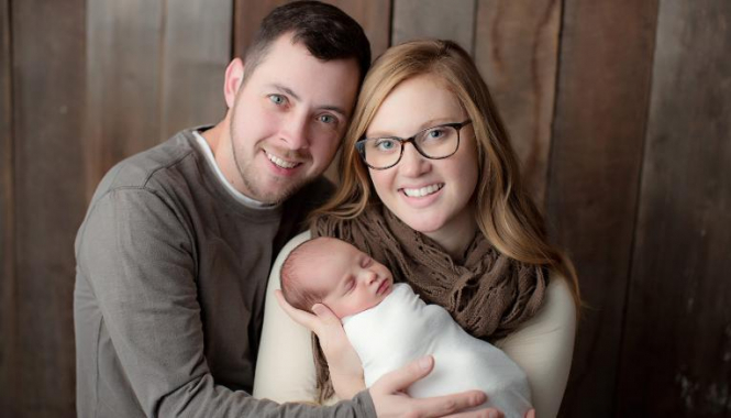 Американка родила ребенка с помощью донорского эмбриона, который на год младше ее самой
