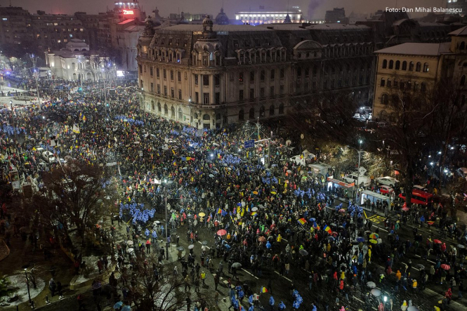 Десятки тыс. возмущенных румын вышли на улицы с антикоррупционными протестами