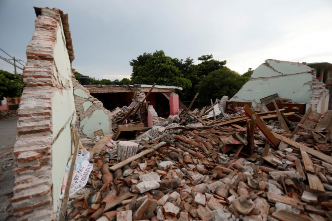В результате землетрясения в Мексике погибли уже 65 человек