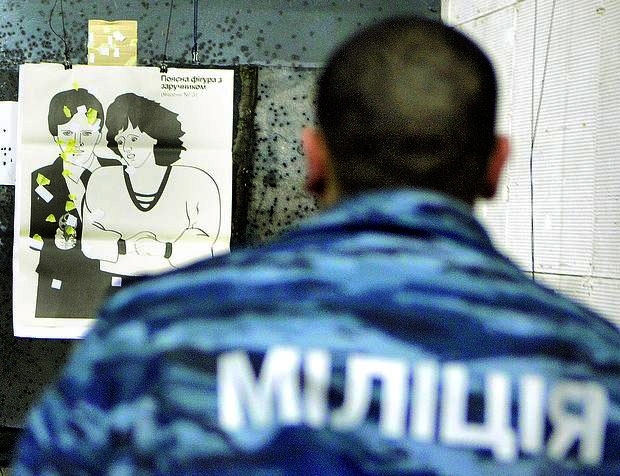 Волынские правоохранители покидают помещение управления Министерства внутренних дел
