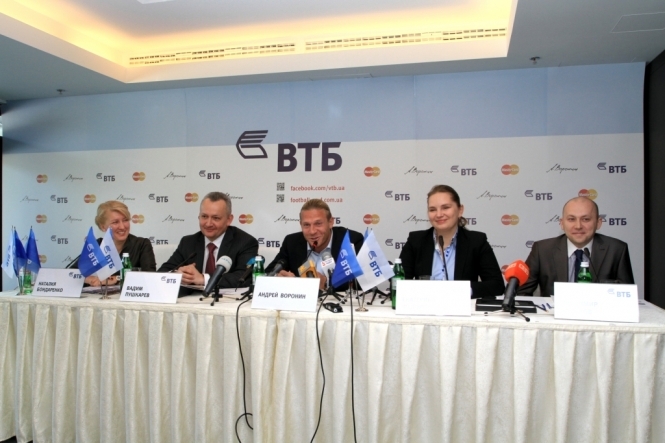 Російський ВТБ банк призупинив кредитування в Україні