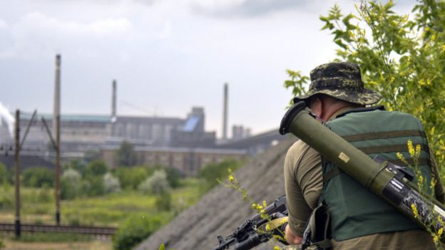 Боевики от начала суток 19 раз нарушили перемирие в Донбассе