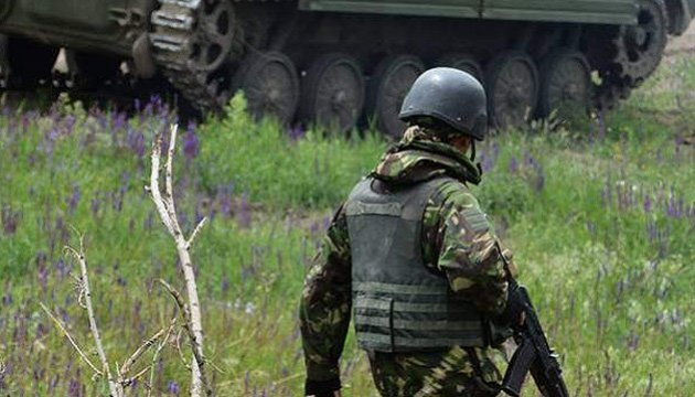 Від початку доби в зоні АТО поранено одного українського військового

