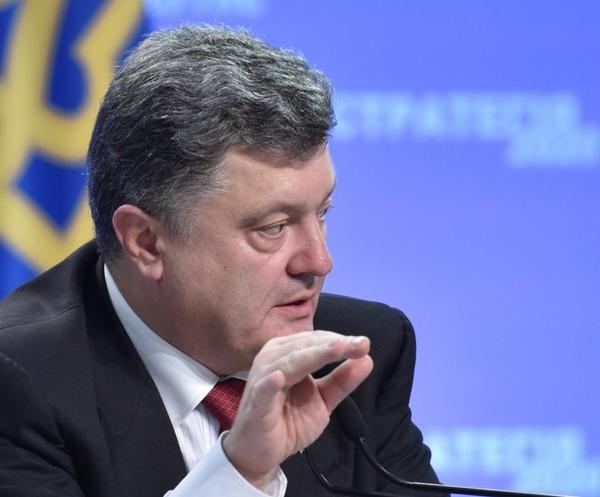 Україна не потребує смертельної зброї з-за кордону, - Порошенко