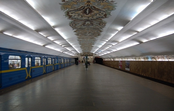 У Києві затримали іноземця-дигера, який гуляв тунелем метро