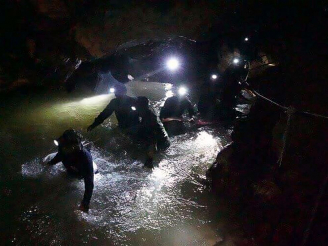 Заблукалу в печерах Таїланду юнацьку футбольну команду знайшли через дев'ять днів пошуків