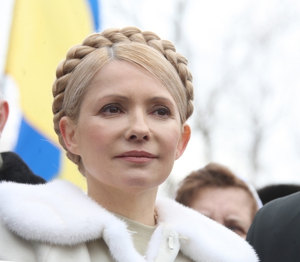 Народу України треба негайно брати владу в свої руки, а не вести з диктатором солодкі розмови, - Тимошенко