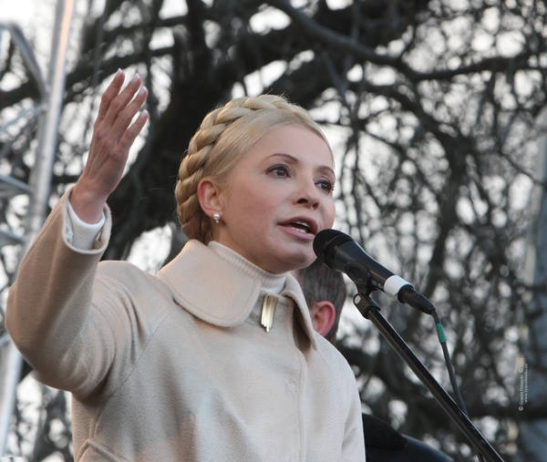 Тимошенко призывает оставаться на площадях к свержению режима Януковича