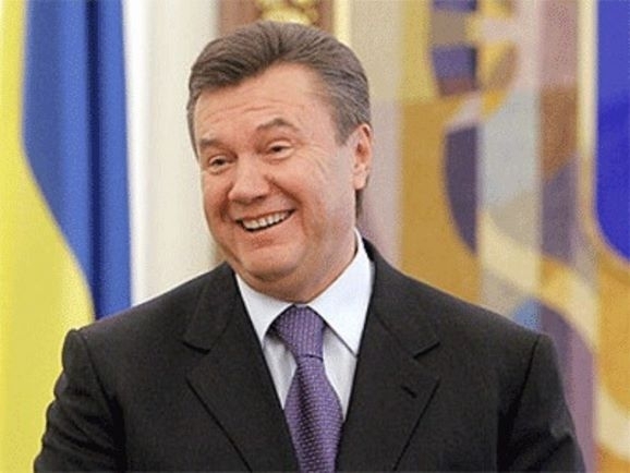 Янукович побажав Тимошенко швидко одужати, щоб з'явитися в суді