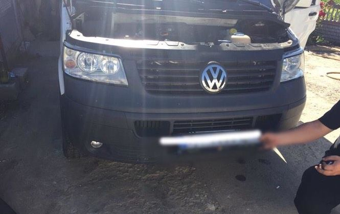 Столичні правоохоронці збували крадені елітні авто у Крим
