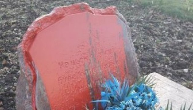 В Одессе памятный знак погибшим бойцам АТО облили краской, - ФОТО