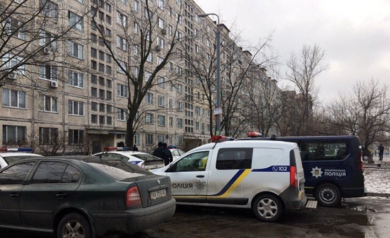 У Києві затримали чоловіка, який  закрився у квартирі і погрожував підірвати гранату