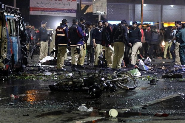 Теракт у Пакистані: смертник на мотоциклі в'їхав у натовп мітингувальників