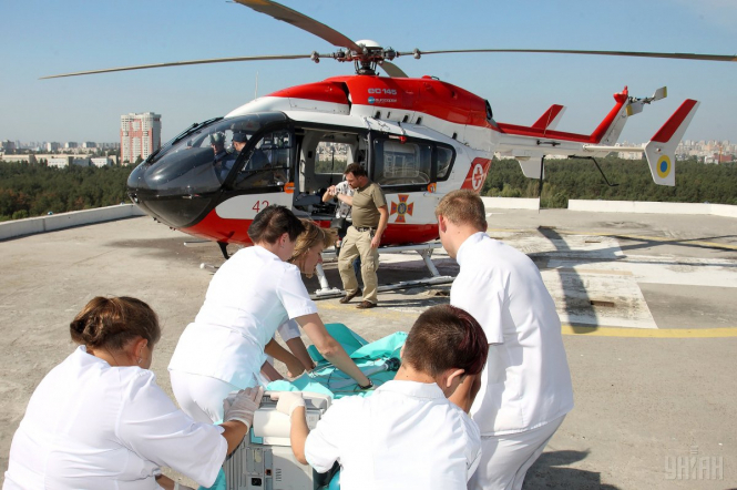 На крыше Института сердца в Киеве впервые за 10 лет приземлился вертолет с пациентом, - ФОТО