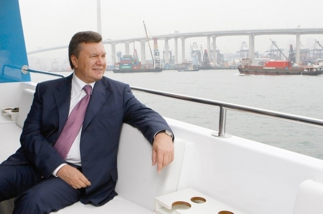 На травневі свята Янукович відпочине в Криму
