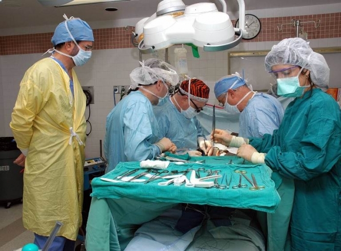 Хірурги в Індії витягли понад 600 цвяхів зі шлунка пацієнта