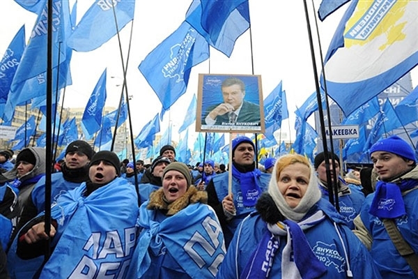 Депутаты Харьковского, Одесского, Донецкого облсоветов заявили о поддержке Януковича