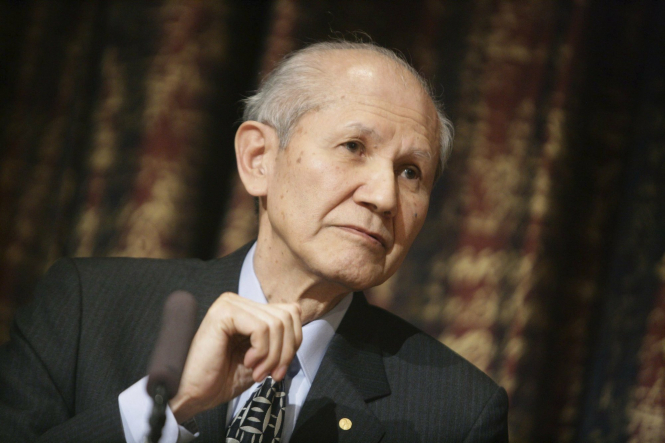 В Японии скончался лауреат Нобелевской премии по химии, который пережил ядерную бомбардировку Нагасаки