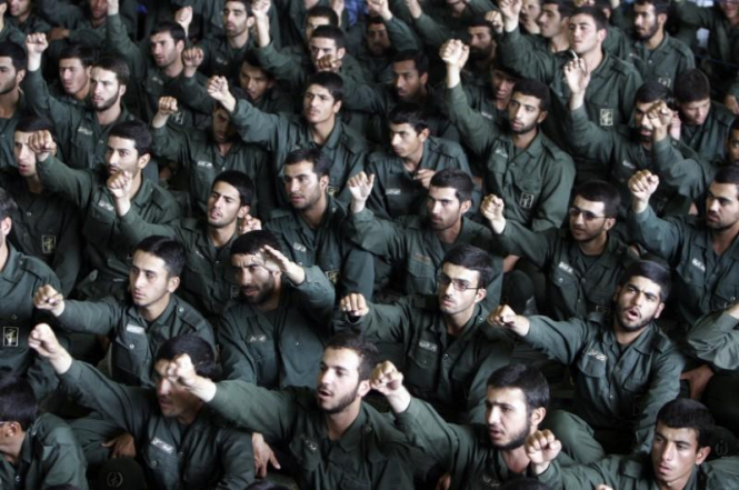 Иран в ответ на санкции обещает приравнять армию США к 