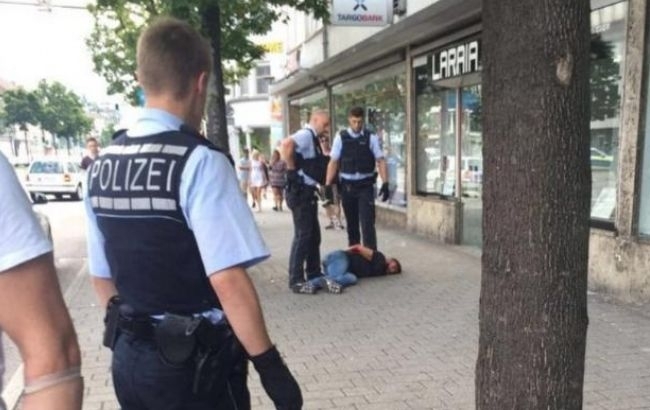 В Германии мужчина с мачете напал на прохожих, есть жертва