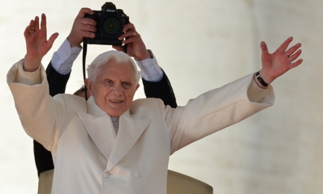 Бенедикт XVI у гелікоптері залишив Ватикан