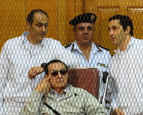 Колишнього президента Єгипту Хосні Мубарака засудили до трьох років в'язниці 