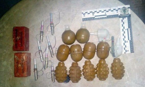 У Бахмуті правоохоронці вилучили у місцевих жителів арсенал боєприпасів

