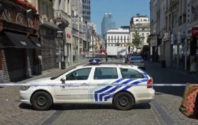 У Брюсселі невідомий із ножем накинувся на поліцейських