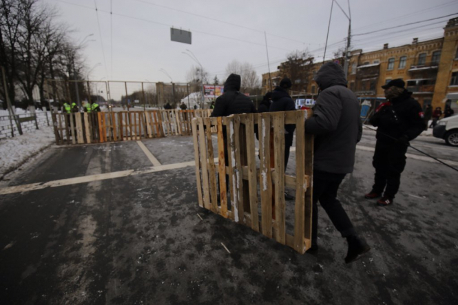 В Киеве перекрыли вход в российское посольство, - ФОТО