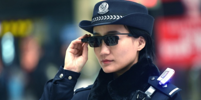 Китайські поліцейські упіймали сімох злочинців за допомогою 