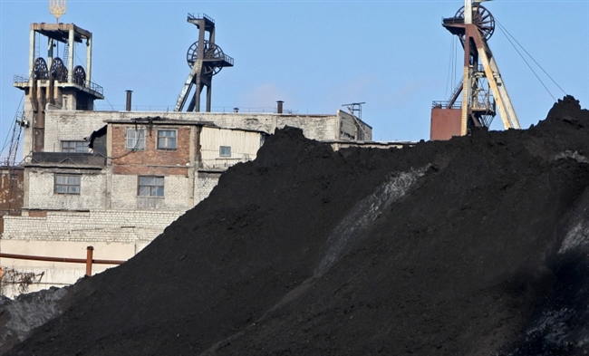 Енергетичний холдинг Ахметова зупинив майже всі шахти на окупованих територіях
