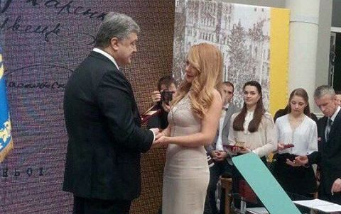 Порошенко присвоїв Тіні Кароль звання народної артистки України