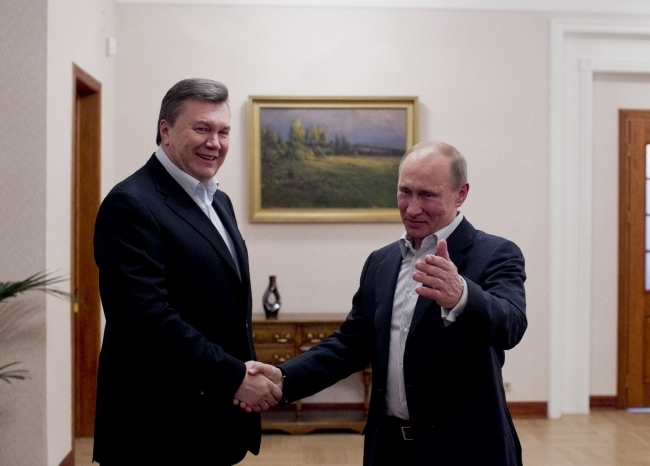 Путін штовхає Януковича на силовий розгін Майдану. Спецназ напоготові, - Reuters