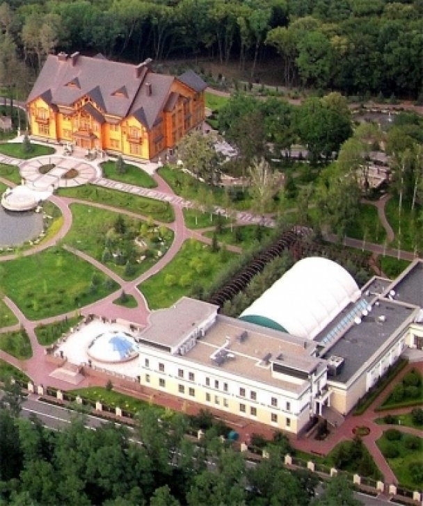 Усередині справжнього будинку Януковича. Секретні фото легендарної 
