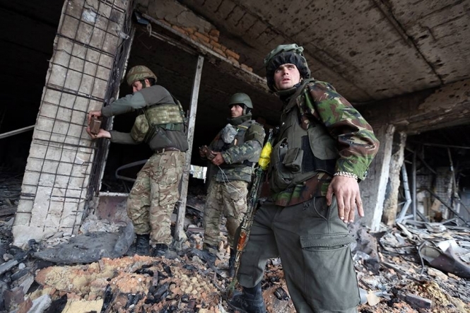 Терористи висунули ультиматум бійцям в аеропорту Донецька: 