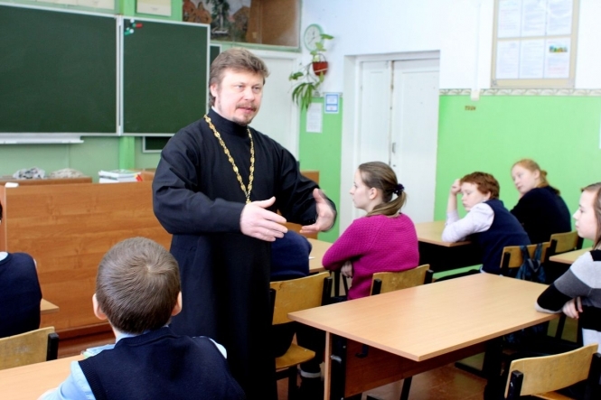 Верховна Рада дозволила церквам створювати школи