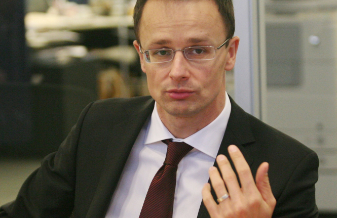 Венгрия и в дальнейшем будет ветировать евроатлантическую интеграцию Украины, - Сиярто