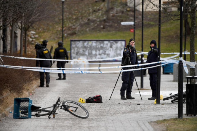 Взрыв у метро в Стокгольме: мужчина скончался в больнице, ранена женщина