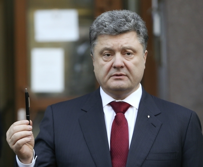 Порошенко подписал закон о военно-гражданских администрациях на Донбассе