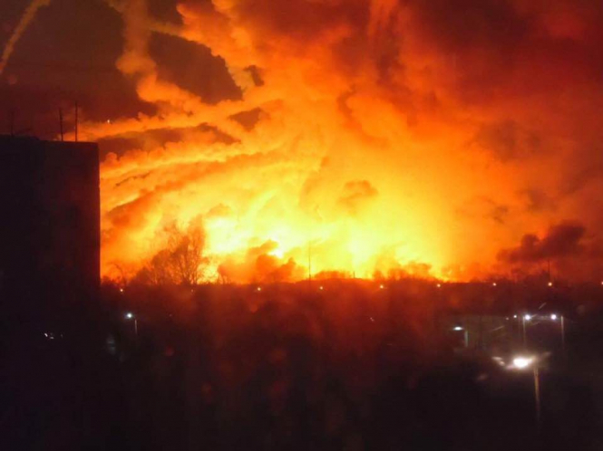 В Минобороны говорят, что площадь пожара на военных складах в Балаклее увеличилась