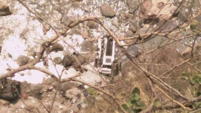 В Індії автобус впав в ущелину з 200 метрів: загинули 44 людини