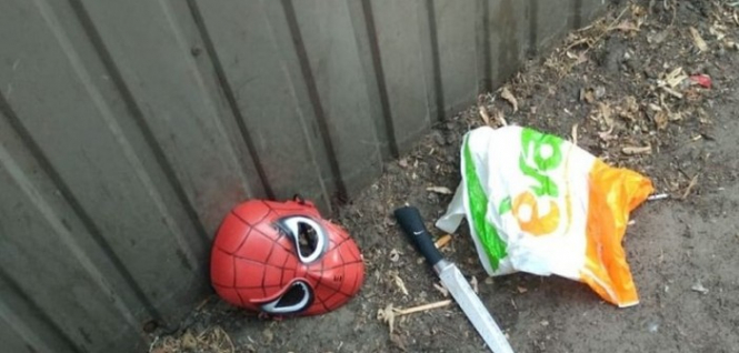 В Киеве арестовали мужчину, который в маске Человека-паука грабил пункты выдачи кредитов