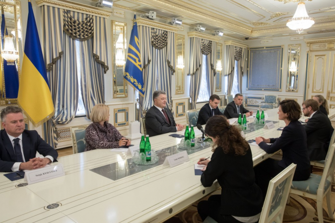 Порошенко обсудил с лидером Умеренной партии Швеции российскую агрессию и 