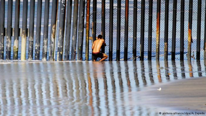США строят прототип стены на границе с Мексикой