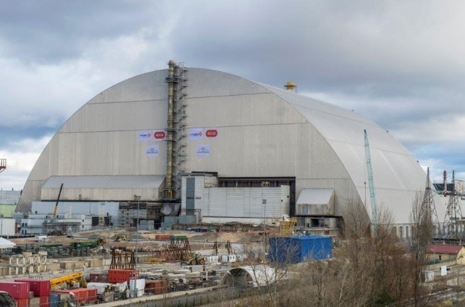 Четвертый энергоблок ЧАЭС полностью закрыли защитной аркой, - ВИДЕО
