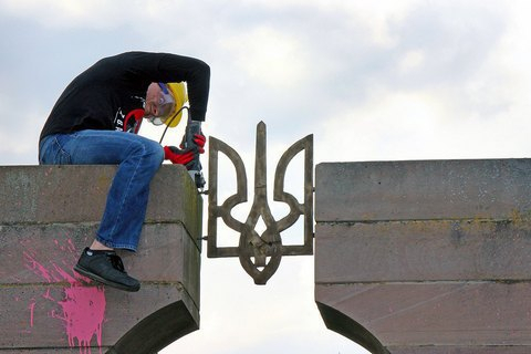 Обломки разрушенного в Польше памятника воинам УПА использовали для ремонта дорог