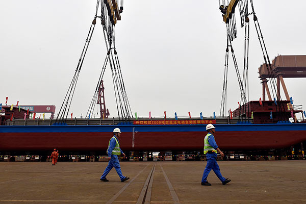 Китай запустил первое в мире грузовое судно, работающий на электроэнергии