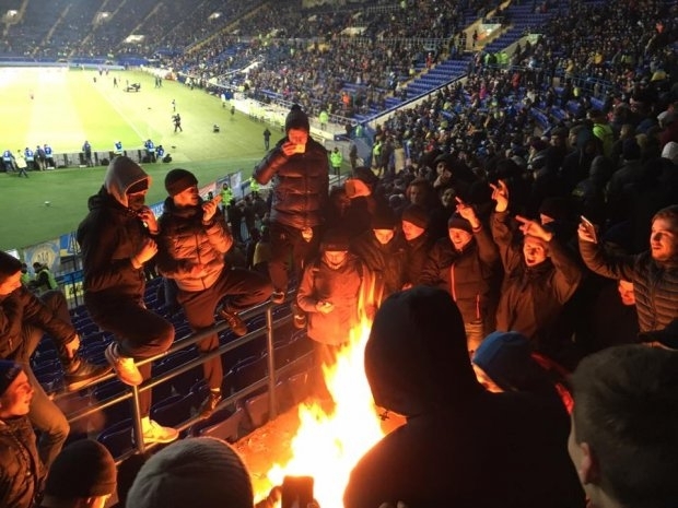 В Харькове во время матча украинцы сожгли флаги Сербии, - волонтер